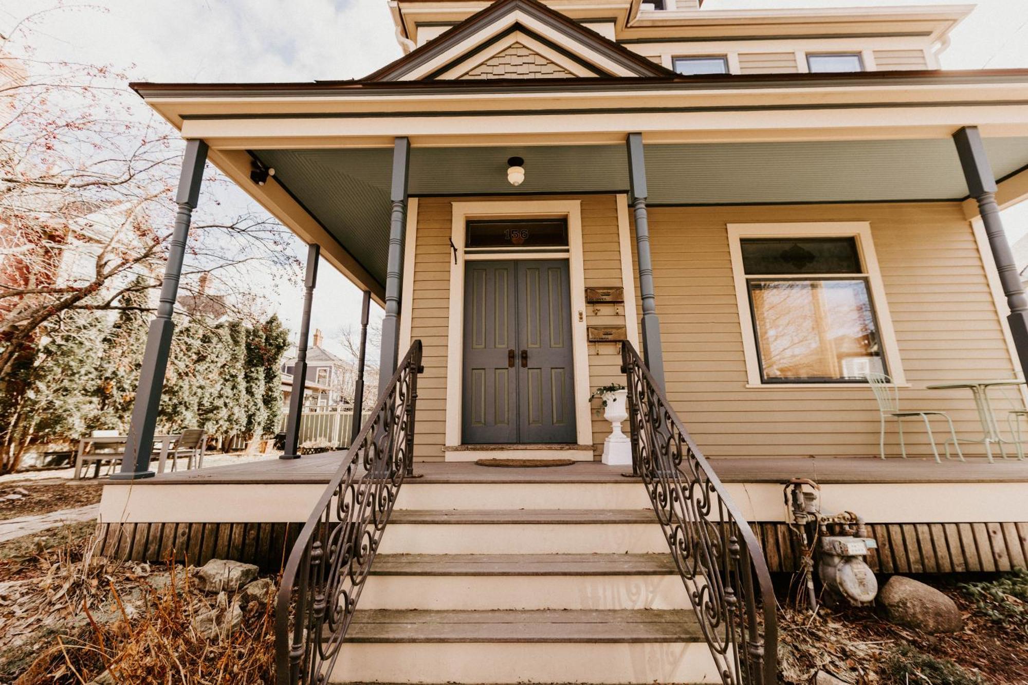 Апартаменты Retro Gem Box Victorian Steps From Irvine Park Сент-Пол Экстерьер фото